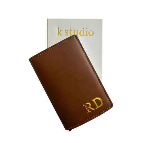 Cardholder with metal casing with name or initials