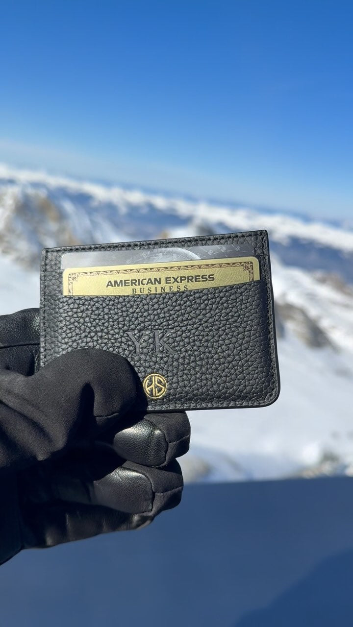 Onze Flagship kaarthouder van echt leer met naam of initialen